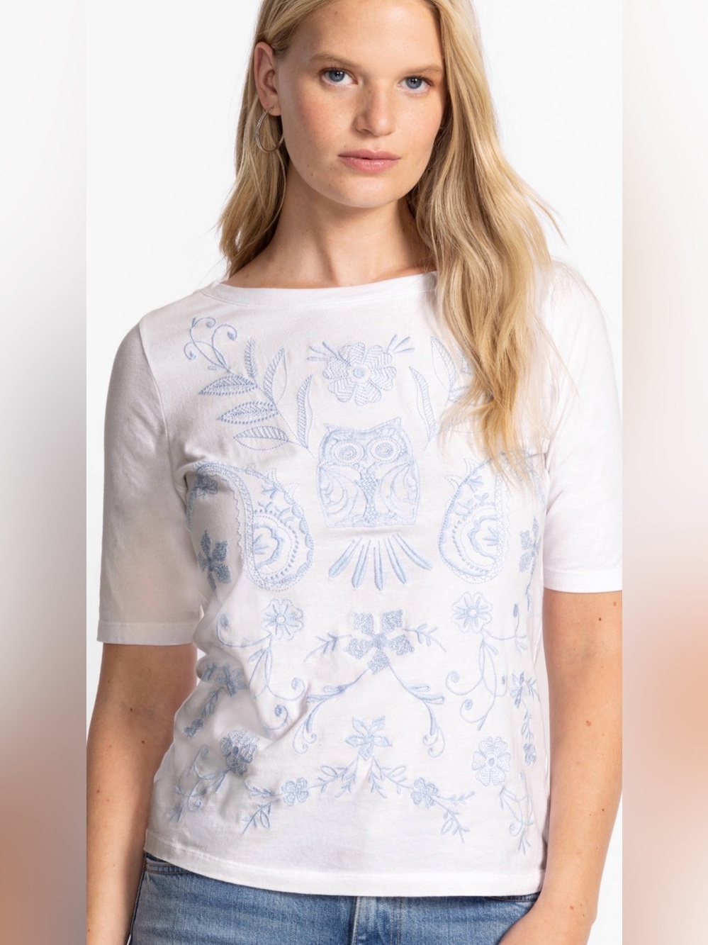 Johnny Was White T-shirt with Light Blue Owl Embroidery